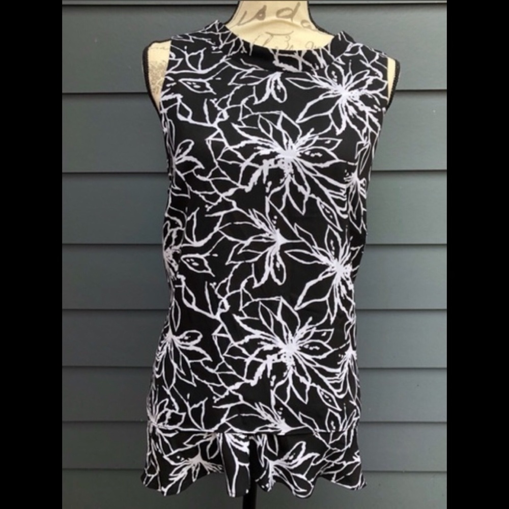 Sioni black sleeveless top